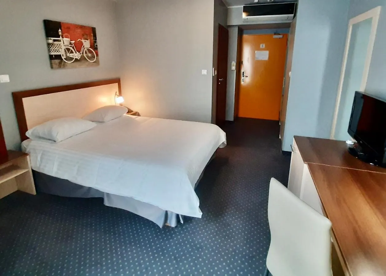 מלון דירות ורשה Poleczki Residence Apartments